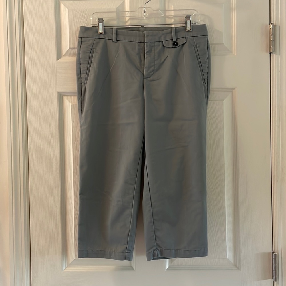 Dockers (8) gray Capri pants.